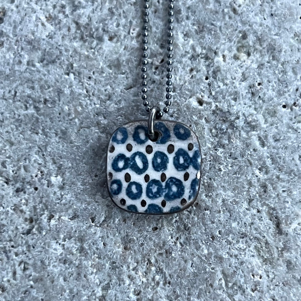 Small Loops Lustre Necklace