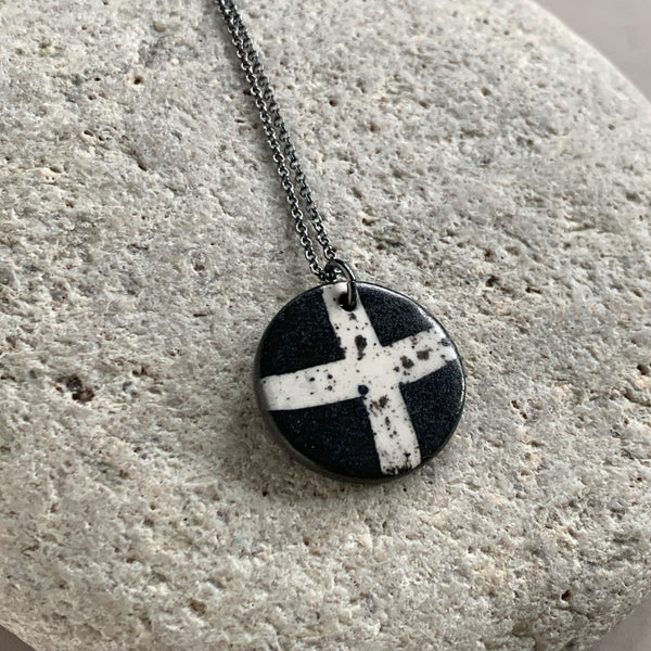 Monochrome Necklace - Cross