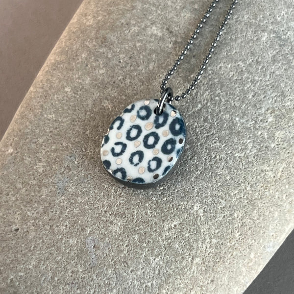 Small Loops Lustre Necklace
