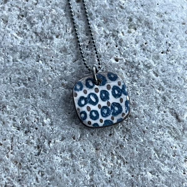 Small Loops Lustre Necklace