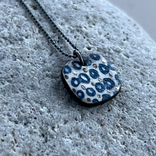 Small Loops Lustre Necklace