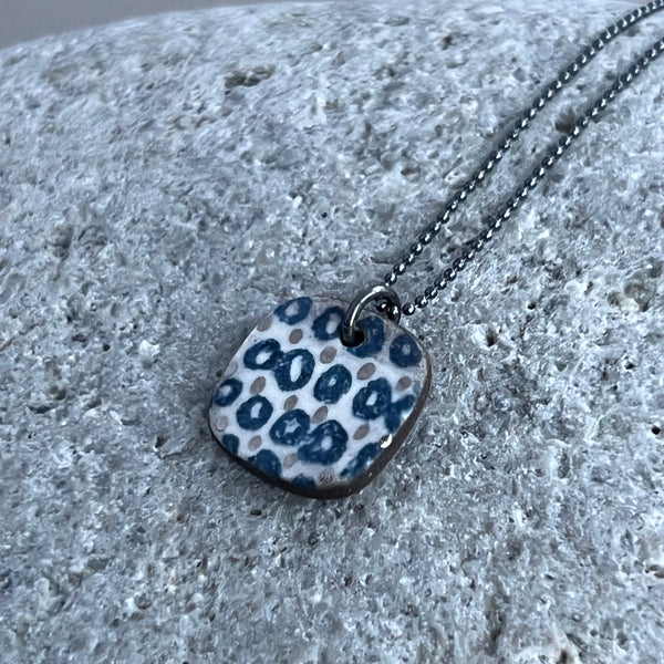 Small Loops Lustre Necklace