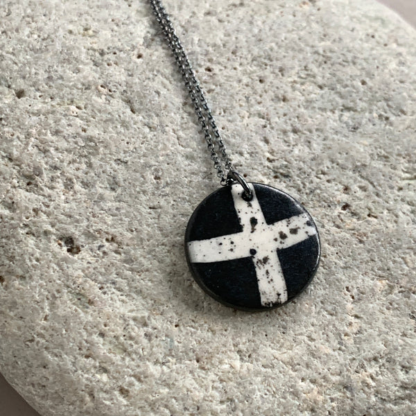 Monochrome Necklace - Cross