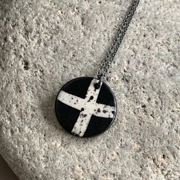 Monochrome Necklace - Cross