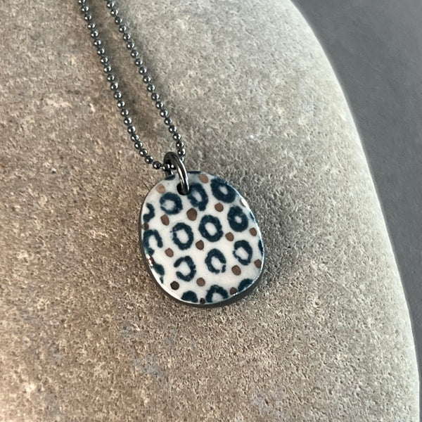 Small Loops Lustre Necklace