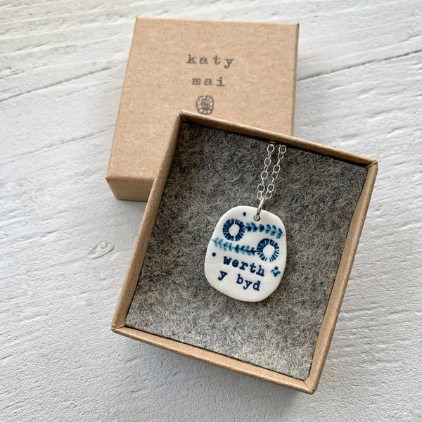 *Newydd* Mwclis Cymraeg Blodau / *New* Welsh Flower Necklace